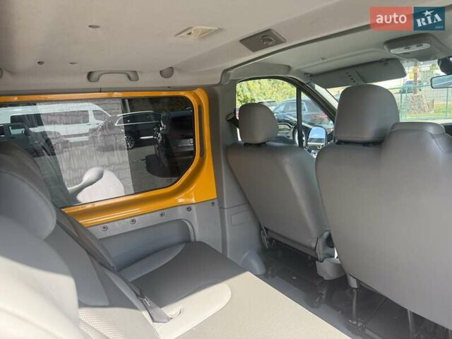 Жовтий Опель Віваро, об'ємом двигуна 2 л та пробігом 280 тис. км за 14300 $, фото 5 на Automoto.ua