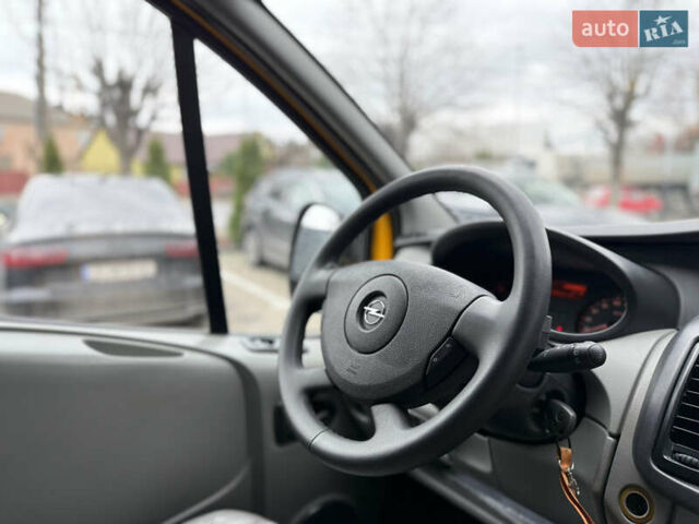 Желтый Опель Виваро, объемом двигателя 2 л и пробегом 318 тыс. км за 13450 $, фото 27 на Automoto.ua
