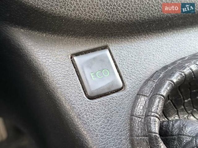 Желтый Опель Виваро, объемом двигателя 1.6 л и пробегом 225 тыс. км за 14990 $, фото 23 на Automoto.ua