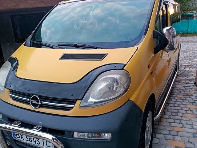 Желтый Опель Виваро, объемом двигателя 1.9 л и пробегом 370 тыс. км за 6500 $, фото 2 на Automoto.ua