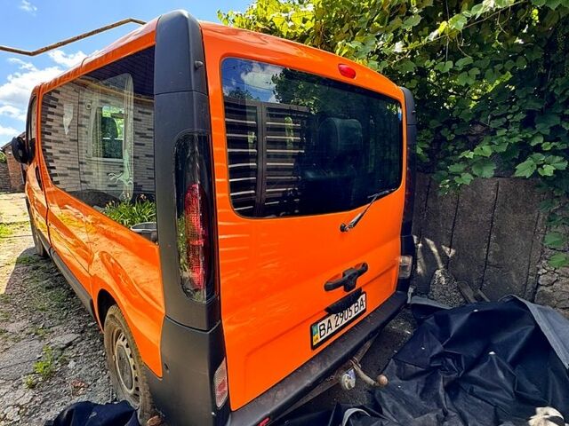 Желтый Опель Виваро, объемом двигателя 1.9 л и пробегом 190 тыс. км за 5500 $, фото 4 на Automoto.ua