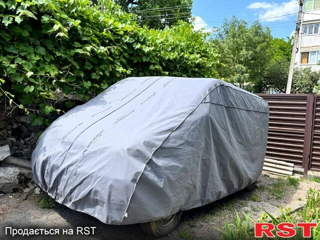 Желтый Опель Виваро, объемом двигателя 1.9 л и пробегом 190 тыс. км за 5500 $, фото 3 на Automoto.ua
