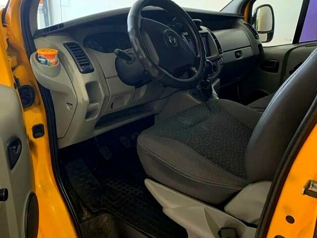 Жовтий Опель Віваро, об'ємом двигуна 1.9 л та пробігом 240 тис. км за 7200 $, фото 2 на Automoto.ua