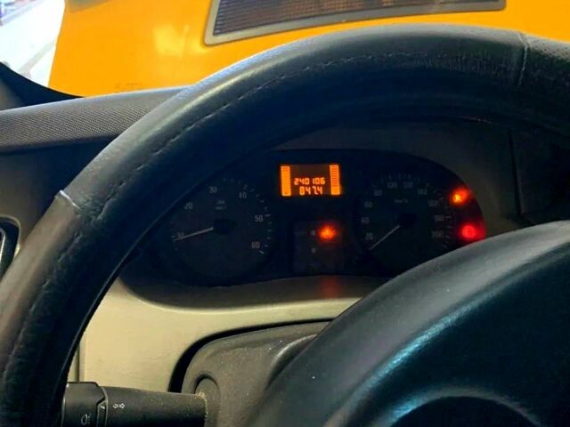 Жовтий Опель Віваро, об'ємом двигуна 1.9 л та пробігом 240 тис. км за 7200 $, фото 6 на Automoto.ua