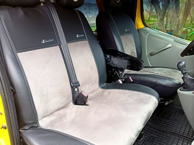 Желтый Опель Виваро, объемом двигателя 2 л и пробегом 415 тыс. км за 8600 $, фото 1 на Automoto.ua