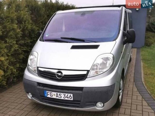 Серый Опель Виваро, объемом двигателя 2.5 л и пробегом 215 тыс. км за 4700 $, фото 5 на Automoto.ua