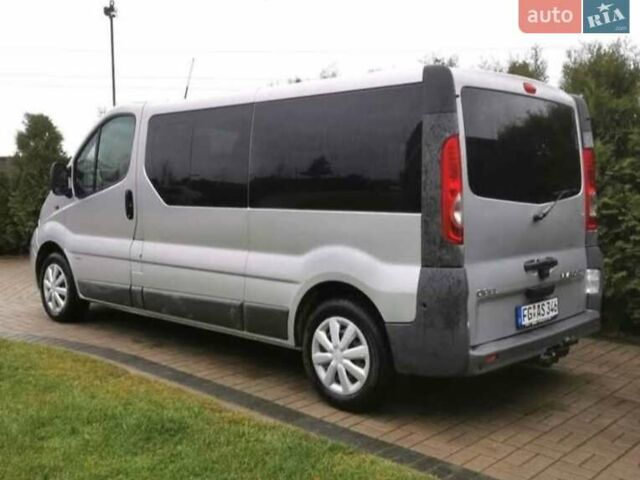 Серый Опель Виваро, объемом двигателя 2.5 л и пробегом 215 тыс. км за 4700 $, фото 4 на Automoto.ua