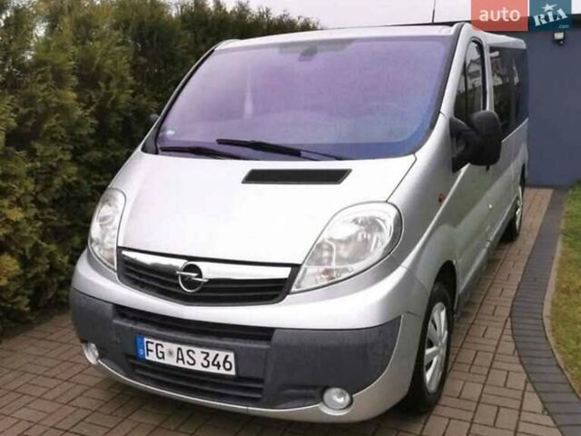 Серый Опель Виваро, объемом двигателя 2.5 л и пробегом 215 тыс. км за 4700 $, фото 7 на Automoto.ua