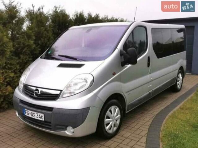 Серый Опель Виваро, объемом двигателя 2.5 л и пробегом 215 тыс. км за 4700 $, фото 8 на Automoto.ua