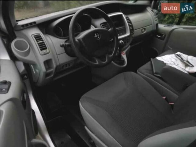 Серый Опель Виваро, объемом двигателя 2.5 л и пробегом 215 тыс. км за 4700 $, фото 11 на Automoto.ua