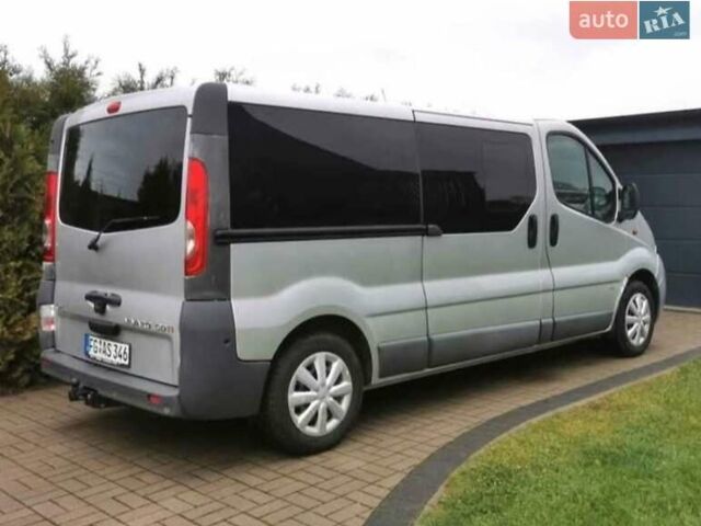 Серый Опель Виваро, объемом двигателя 2.5 л и пробегом 215 тыс. км за 4700 $, фото 3 на Automoto.ua