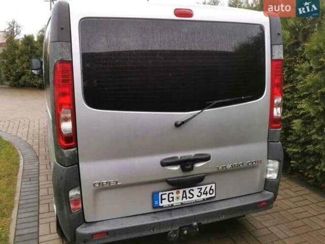 Серый Опель Виваро, объемом двигателя 2.5 л и пробегом 215 тыс. км за 4700 $, фото 2 на Automoto.ua