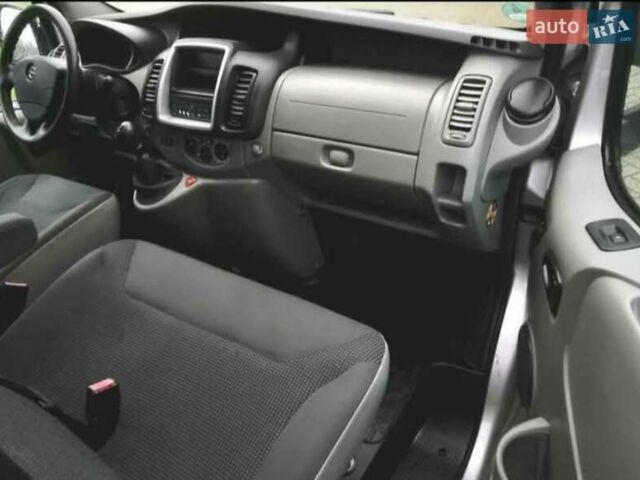 Серый Опель Виваро, объемом двигателя 2.5 л и пробегом 215 тыс. км за 4700 $, фото 10 на Automoto.ua