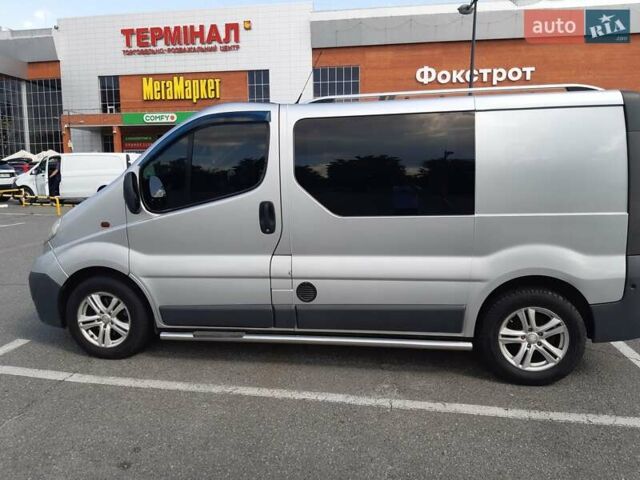 Сірий Опель Віваро, об'ємом двигуна 2 л та пробігом 200 тис. км за 7300 $, фото 6 на Automoto.ua