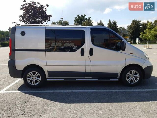 Сірий Опель Віваро, об'ємом двигуна 2 л та пробігом 200 тис. км за 7300 $, фото 1 на Automoto.ua