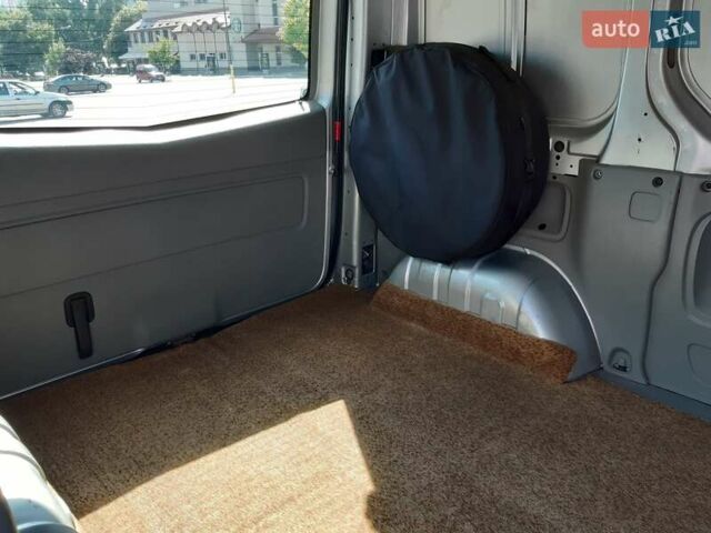 Сірий Опель Віваро, об'ємом двигуна 2 л та пробігом 200 тис. км за 7300 $, фото 18 на Automoto.ua