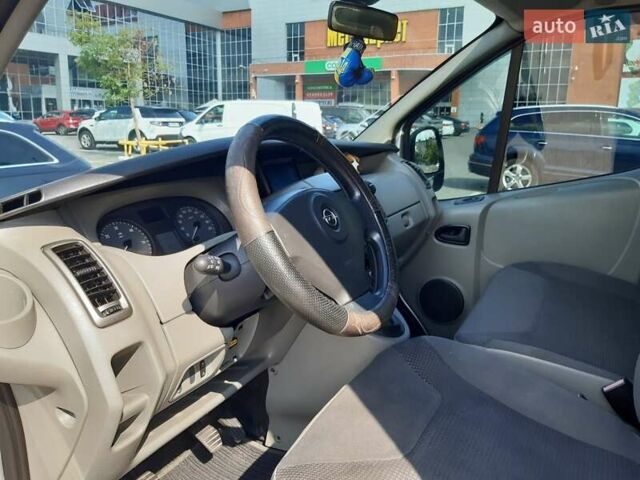 Сірий Опель Віваро, об'ємом двигуна 2 л та пробігом 200 тис. км за 7300 $, фото 8 на Automoto.ua