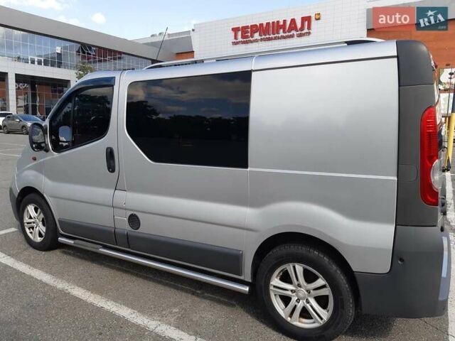 Сірий Опель Віваро, об'ємом двигуна 2 л та пробігом 200 тис. км за 7300 $, фото 5 на Automoto.ua