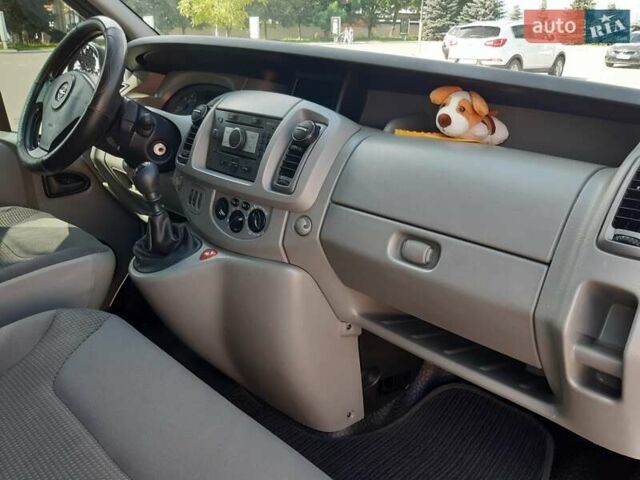 Сірий Опель Віваро, об'ємом двигуна 2 л та пробігом 200 тис. км за 7300 $, фото 15 на Automoto.ua