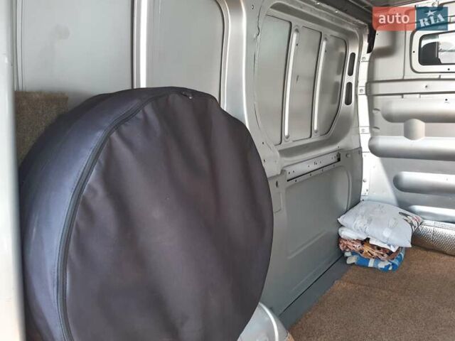 Сірий Опель Віваро, об'ємом двигуна 2 л та пробігом 200 тис. км за 7300 $, фото 24 на Automoto.ua