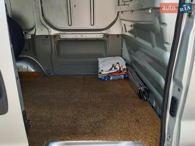 Сірий Опель Віваро, об'ємом двигуна 2 л та пробігом 200 тис. км за 7300 $, фото 17 на Automoto.ua