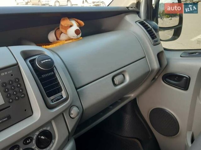 Сірий Опель Віваро, об'ємом двигуна 2 л та пробігом 200 тис. км за 7300 $, фото 12 на Automoto.ua