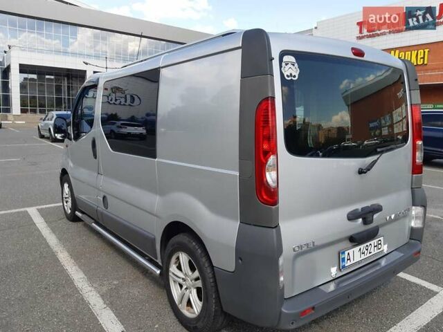 Сірий Опель Віваро, об'ємом двигуна 2 л та пробігом 200 тис. км за 7300 $, фото 4 на Automoto.ua