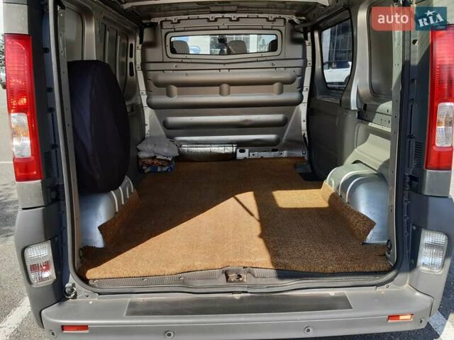 Сірий Опель Віваро, об'ємом двигуна 2 л та пробігом 200 тис. км за 7300 $, фото 21 на Automoto.ua