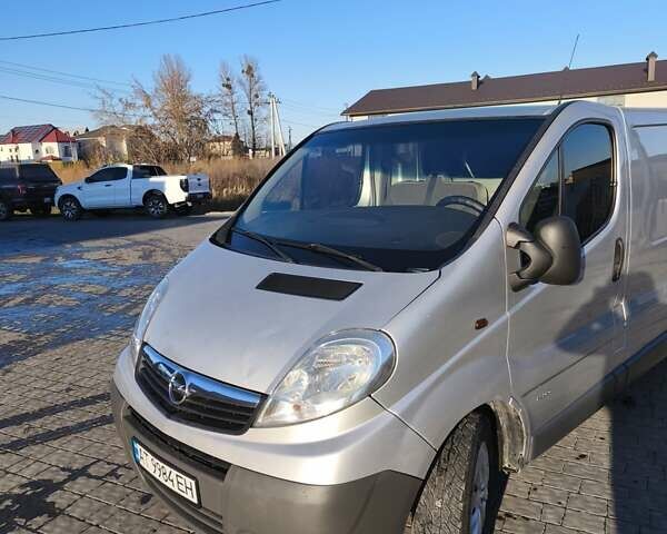 Серый Опель Виваро, объемом двигателя 2.02 л и пробегом 320 тыс. км за 7900 $, фото 1 на Automoto.ua