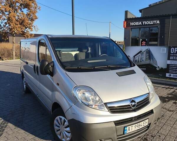 Серый Опель Виваро, объемом двигателя 2.02 л и пробегом 320 тыс. км за 7900 $, фото 17 на Automoto.ua