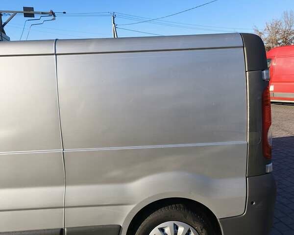 Серый Опель Виваро, объемом двигателя 2.02 л и пробегом 320 тыс. км за 7900 $, фото 5 на Automoto.ua