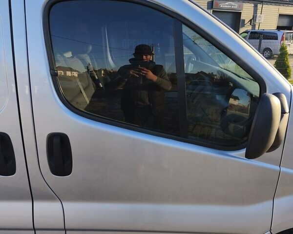 Серый Опель Виваро, объемом двигателя 2.02 л и пробегом 320 тыс. км за 7900 $, фото 13 на Automoto.ua