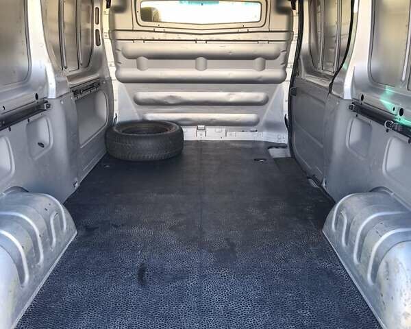 Серый Опель Виваро, объемом двигателя 2.02 л и пробегом 320 тыс. км за 7900 $, фото 24 на Automoto.ua