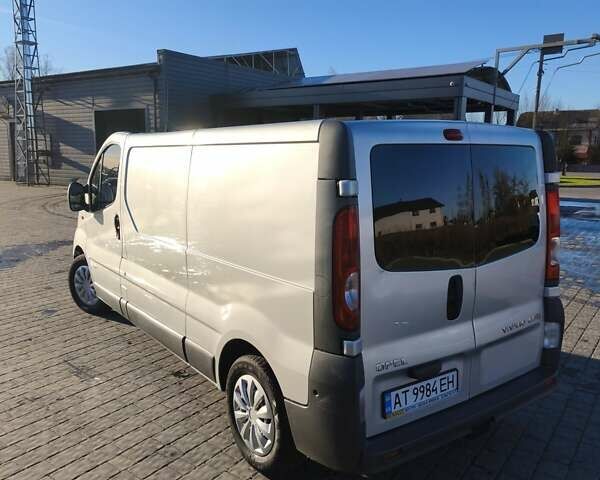 Серый Опель Виваро, объемом двигателя 2.02 л и пробегом 320 тыс. км за 7900 $, фото 10 на Automoto.ua