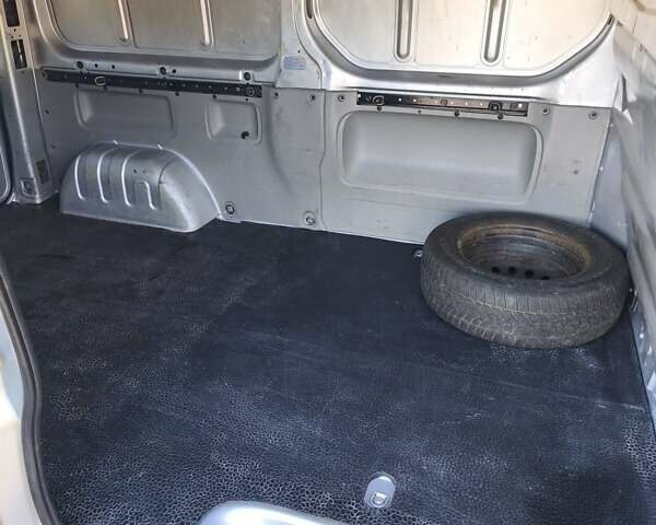 Серый Опель Виваро, объемом двигателя 2.02 л и пробегом 320 тыс. км за 7900 $, фото 25 на Automoto.ua