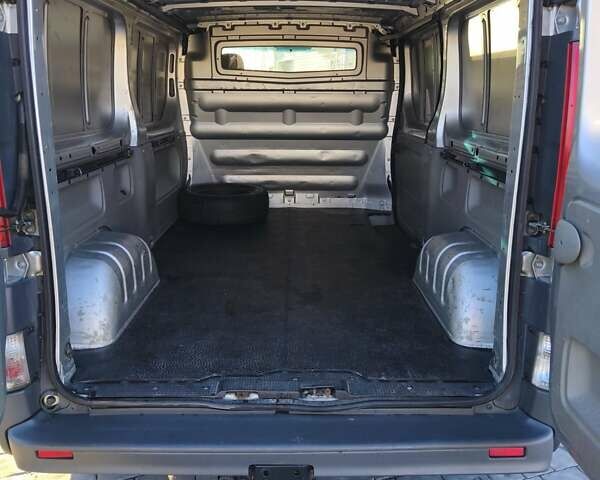 Серый Опель Виваро, объемом двигателя 2.02 л и пробегом 320 тыс. км за 7900 $, фото 23 на Automoto.ua