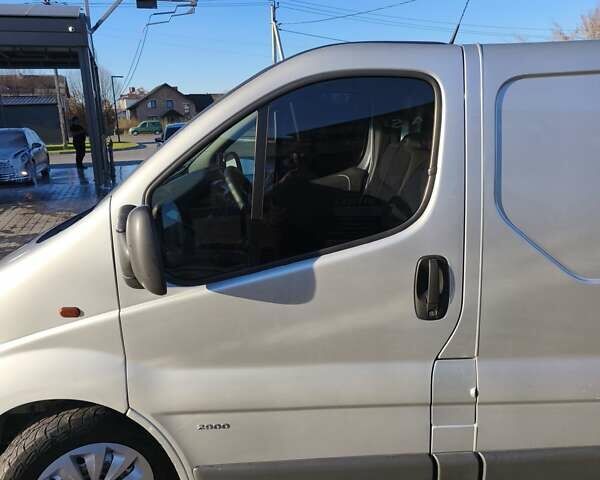 Серый Опель Виваро, объемом двигателя 2.02 л и пробегом 320 тыс. км за 7900 $, фото 4 на Automoto.ua