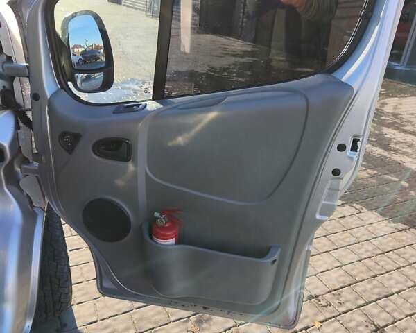 Серый Опель Виваро, объемом двигателя 2.02 л и пробегом 320 тыс. км за 7900 $, фото 28 на Automoto.ua