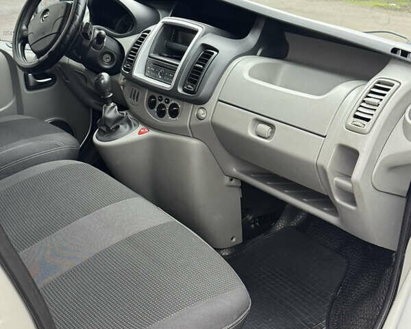 Серый Опель Виваро, объемом двигателя 1.6 л и пробегом 318 тыс. км за 9700 $, фото 8 на Automoto.ua