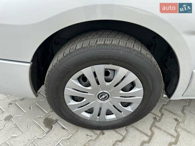 Серый Опель Виваро, объемом двигателя 2 л и пробегом 225 тыс. км за 15750 $, фото 23 на Automoto.ua