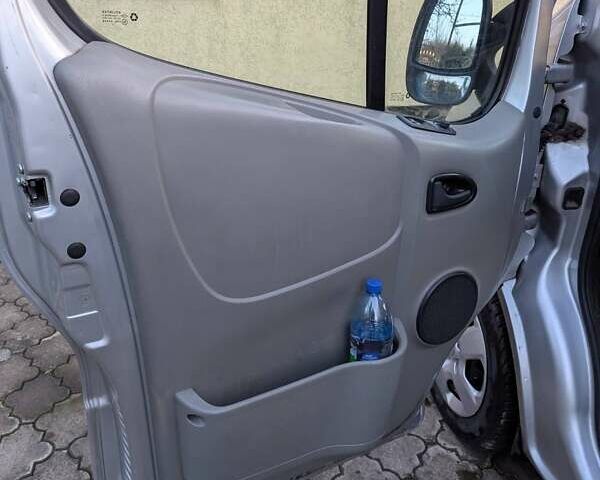 Сірий Опель Віваро, об'ємом двигуна 2 л та пробігом 238 тис. км за 11600 $, фото 9 на Automoto.ua