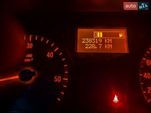Сірий Опель Віваро, об'ємом двигуна 2 л та пробігом 238 тис. км за 11600 $, фото 5 на Automoto.ua
