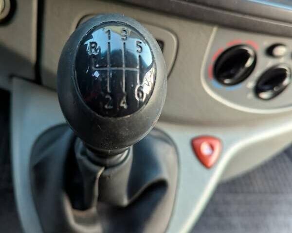 Сірий Опель Віваро, об'ємом двигуна 2 л та пробігом 238 тис. км за 11600 $, фото 7 на Automoto.ua