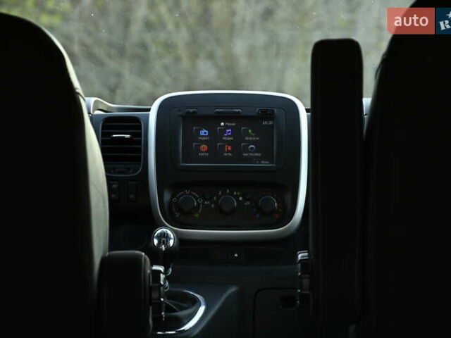 Сірий Опель Віваро, об'ємом двигуна 1.6 л та пробігом 274 тис. км за 11300 $, фото 25 на Automoto.ua