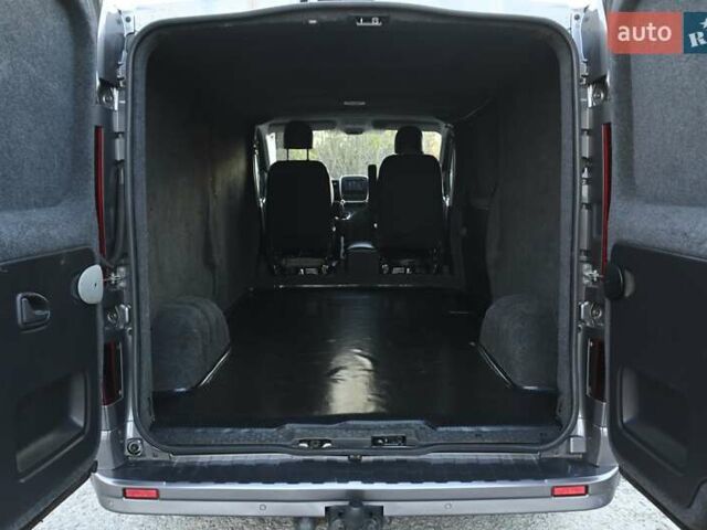 Серый Опель Виваро, объемом двигателя 1.6 л и пробегом 274 тыс. км за 11300 $, фото 24 на Automoto.ua