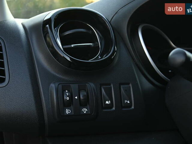 Сірий Опель Віваро, об'ємом двигуна 1.6 л та пробігом 274 тис. км за 11300 $, фото 18 на Automoto.ua