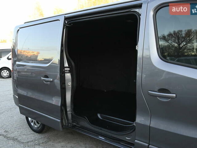 Серый Опель Виваро, объемом двигателя 1.6 л и пробегом 274 тыс. км за 11300 $, фото 26 на Automoto.ua