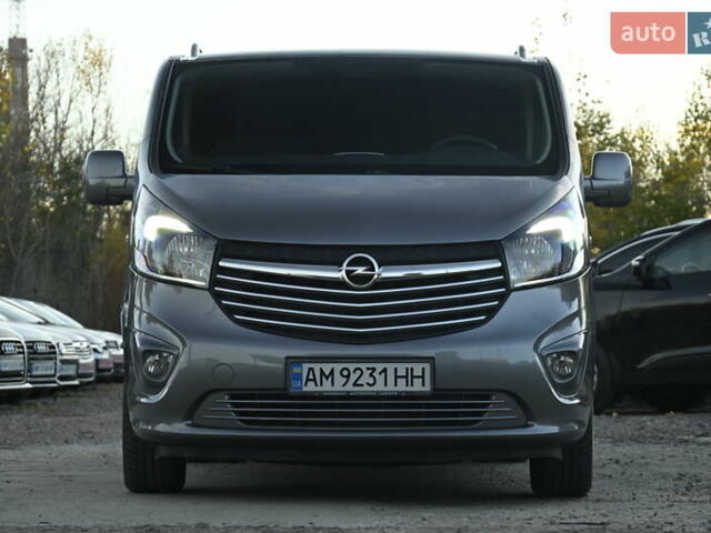 Серый Опель Виваро, объемом двигателя 1.6 л и пробегом 274 тыс. км за 11300 $, фото 3 на Automoto.ua