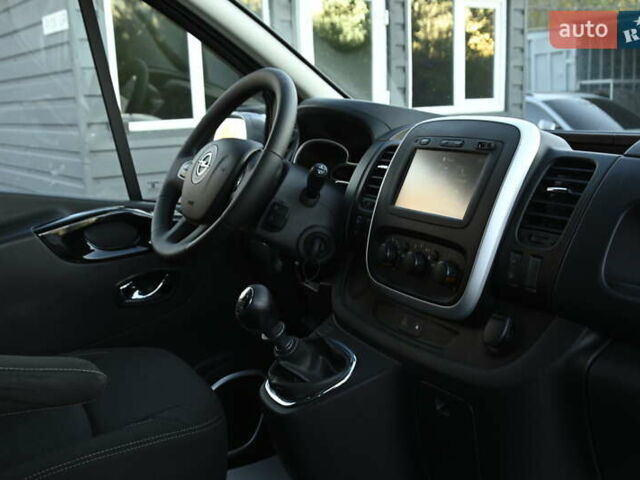 Серый Опель Виваро, объемом двигателя 1.6 л и пробегом 274 тыс. км за 11300 $, фото 32 на Automoto.ua