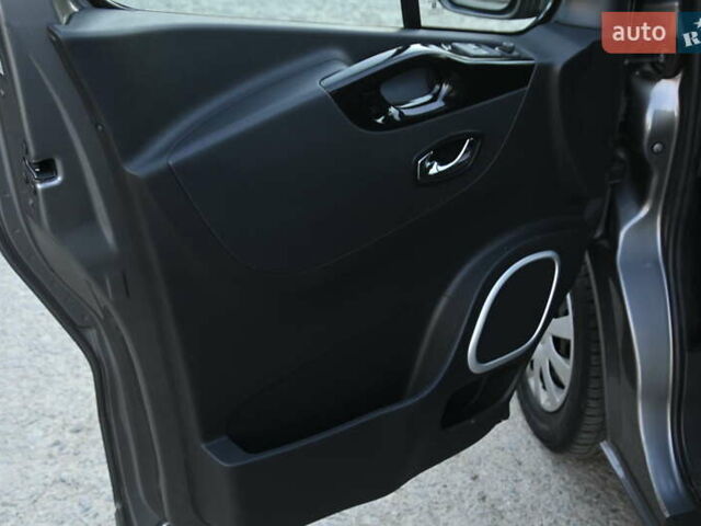 Сірий Опель Віваро, об'ємом двигуна 1.6 л та пробігом 274 тис. км за 11300 $, фото 16 на Automoto.ua